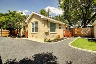 2401 Eagle St in Houston, TX - Building Photo - Building Photo