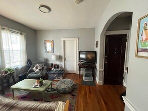 7 Weld Hill St, Unit 3L in Boston, MA - Building Photo - Building Photo