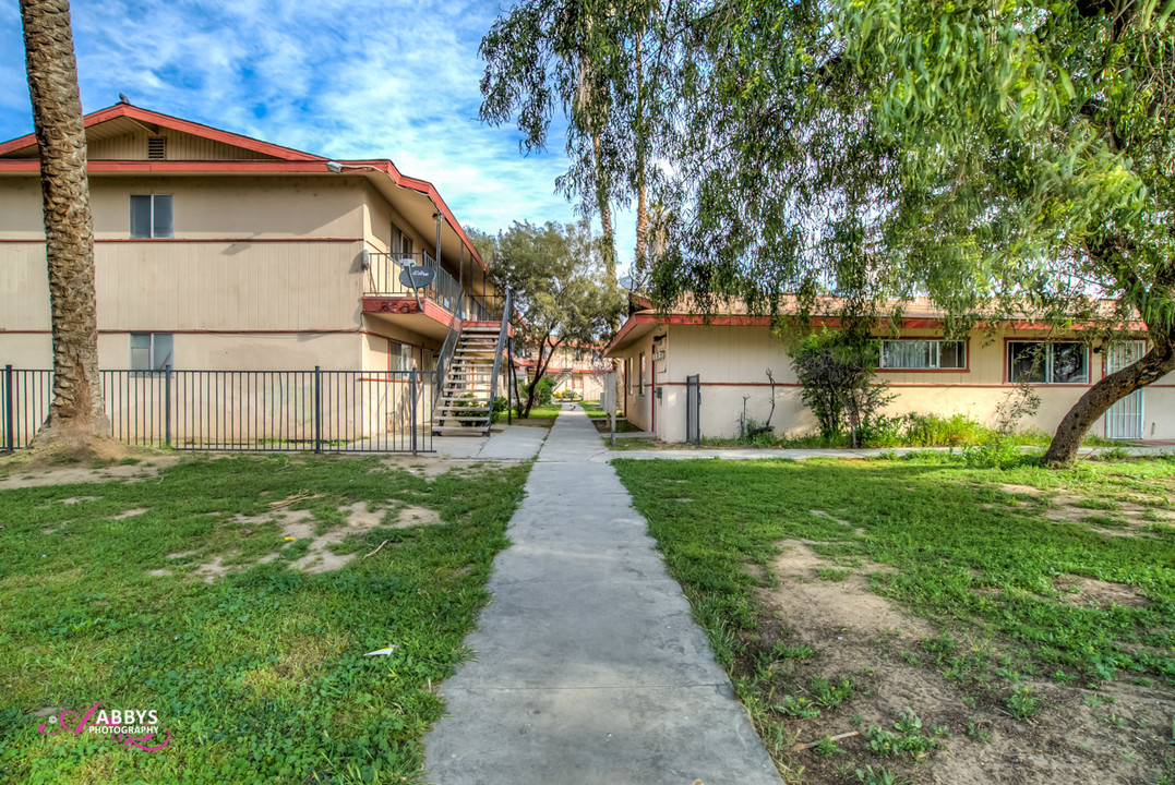 900 Terrace Way in Bakersfield, CA - Building Photo