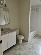 490 Veterans Dr in Barrie, ON - Building Photo - Building Photo