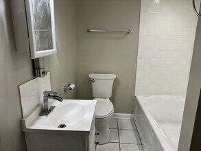 1123 N Hoyne Ave, Unit G in Chicago, IL - Foto de edificio - Building Photo