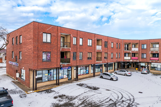 Place André-Ampère in Montréal, QC - Building Photo - Building Photo