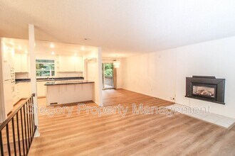 19044 NE 165th Pl in Woodinville, WA - Building Photo - Building Photo