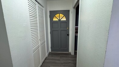 50 Shadow Ln in Las Vegas, NV - Building Photo - Building Photo