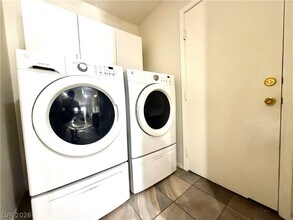 3995 Starfield Ln in Las Vegas, NV - Building Photo - Building Photo