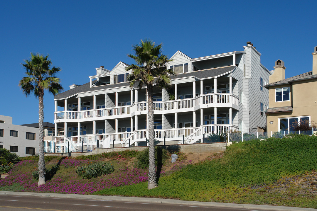 111 Sequoia Ave in Carlsbad, CA - Building Photo