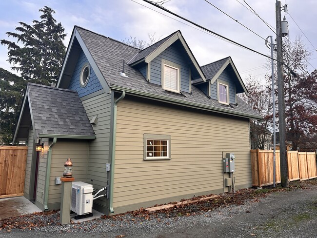 1408 Monroe St in Bellingham, WA - Foto de edificio - Building Photo