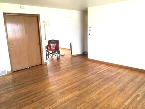 10350 Milford St, Unit 2E in Westchester, IL - Foto de edificio - Building Photo