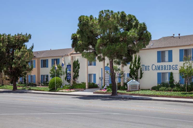 Cambridge Apartments in Huntington Beach, CA - Foto de edificio