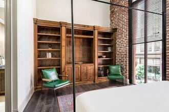300 Baronne St in New Orleans, LA - Building Photo - Building Photo