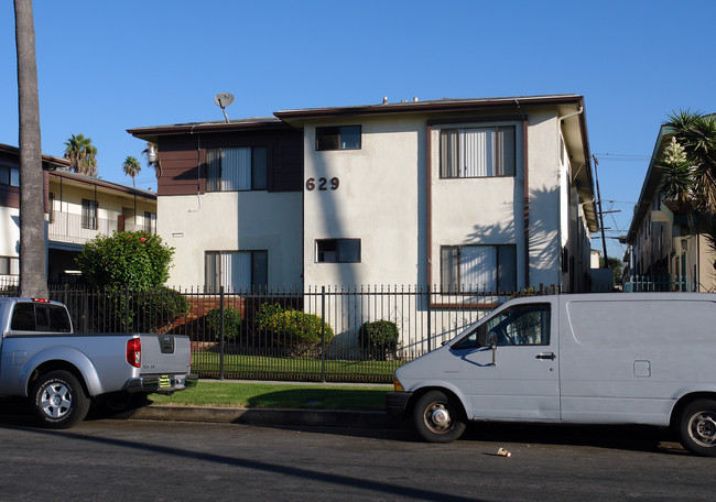 629 E 99th St in Inglewood, CA - Foto de edificio - Building Photo