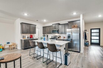 8366 Slowburn Dr in Garland, TX - Foto de edificio - Building Photo