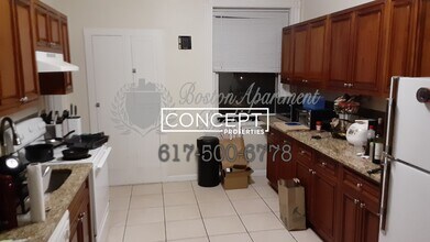 22 Euston St, Unit 5 in Brookline, MA - Building Photo - Building Photo