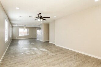 15915 W Tasha Dr in Surprise, AZ - Foto de edificio - Building Photo