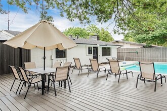 3409 High Vista Dr, Unit 3B in Dallas, TX - Building Photo - Building Photo