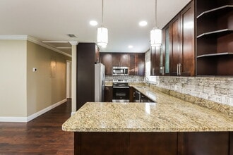 10209 N Fleetwood Dr in Tampa, FL - Building Photo - Building Photo