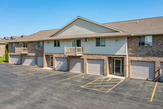 Casaloma Creek Apartments in Appleton, WI - Building Photo - Building Photo