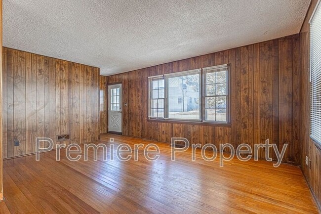 6123 Hadley St in Raytown, MO - Building Photo - Building Photo