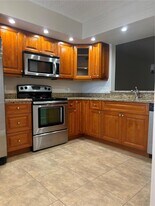 1650 SW 124th Terrace in Pembroke Pines, FL - Building Photo