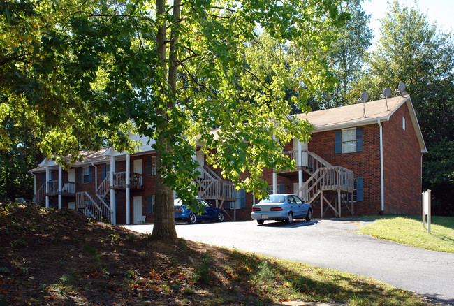 862 Foxwood Pl in Winston-Salem, NC - Foto de edificio - Building Photo