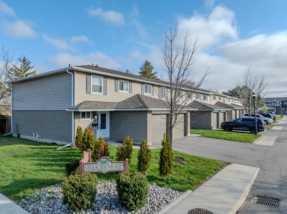 2 Village Crt in Brampton, ON - Building Photo