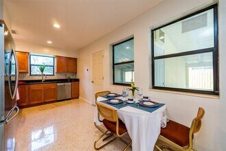 7830 SW 99th St in Miami, FL - Building Photo - Building Photo