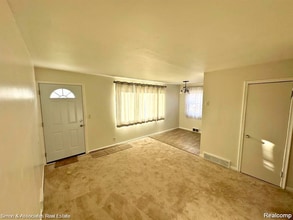 2439 Stieber St in Westland, MI - Building Photo - Building Photo