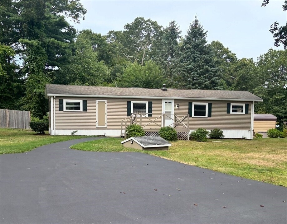 27 Lynnbrook Ave in Taunton, MA - Building Photo