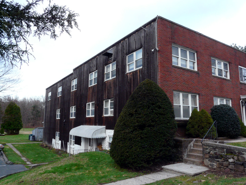 228 Old Grassy Hill Rd in Orange, CT - Building Photo