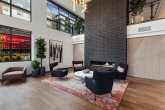 Solera Apartments in Renton, WA - Foto de edificio - Building Photo