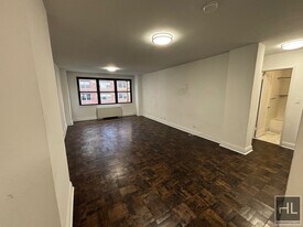 5 AVENUE in New York, NY - Building Photo