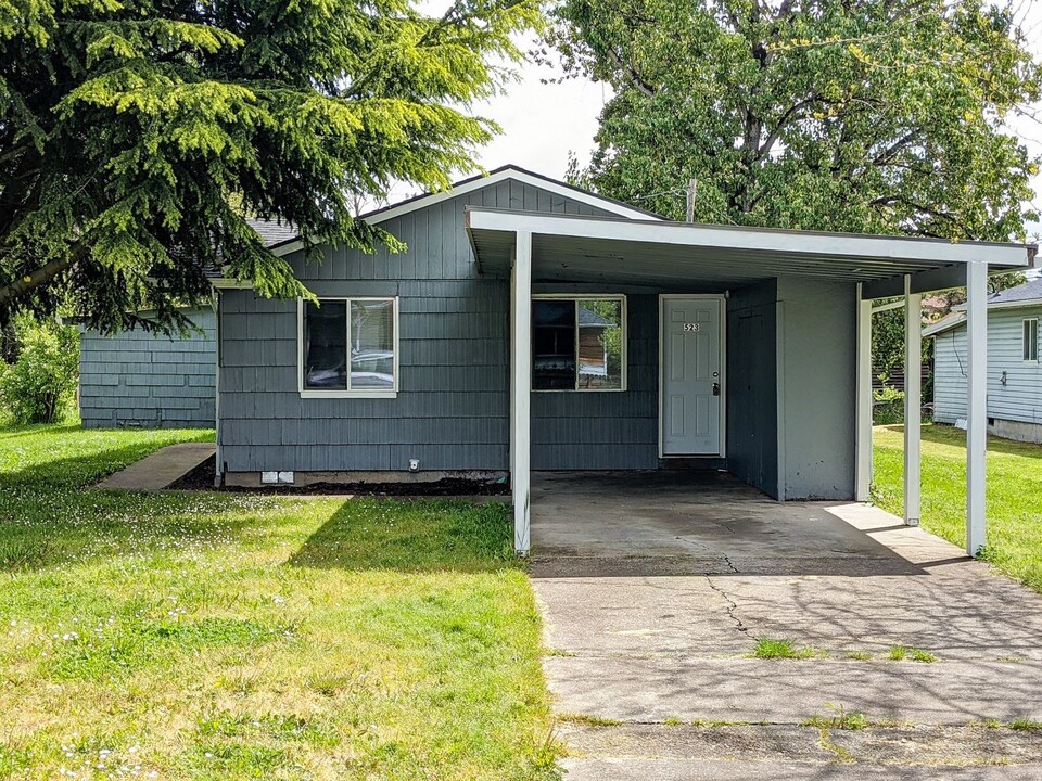 521-523 Walnut St in Independence, OR - Building Photo