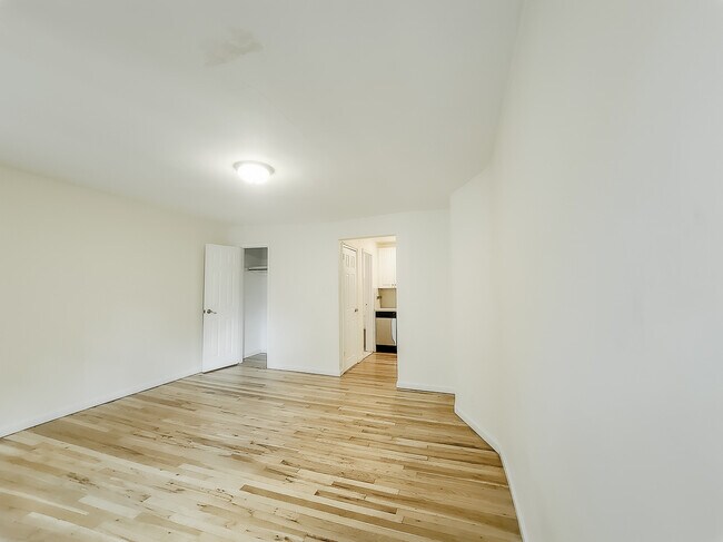 811 9th Ave in New York, NY - Building Photo - Building Photo