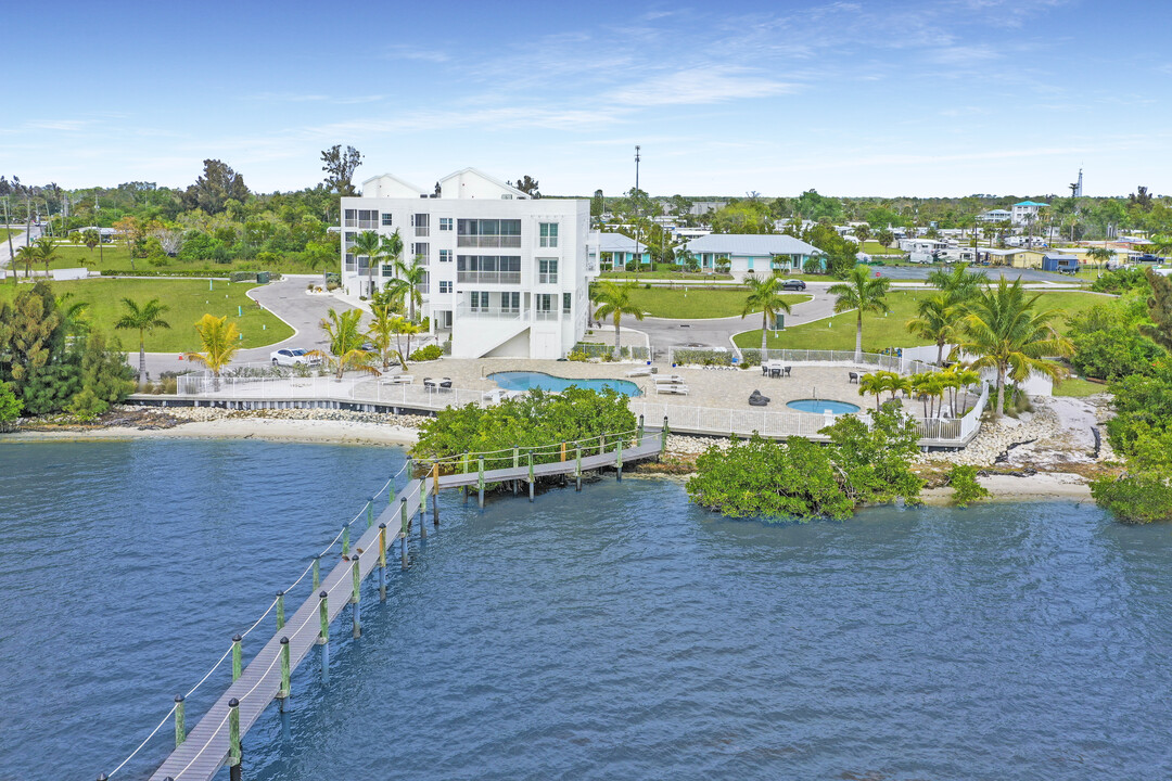 Harborside Residences Luxury Rental Community in Port Charlotte, FL - Foto de edificio