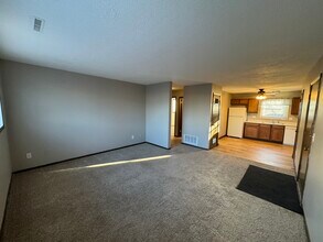 4831 Tama St, Unit 1 in Marion, IA - Building Photo - Building Photo