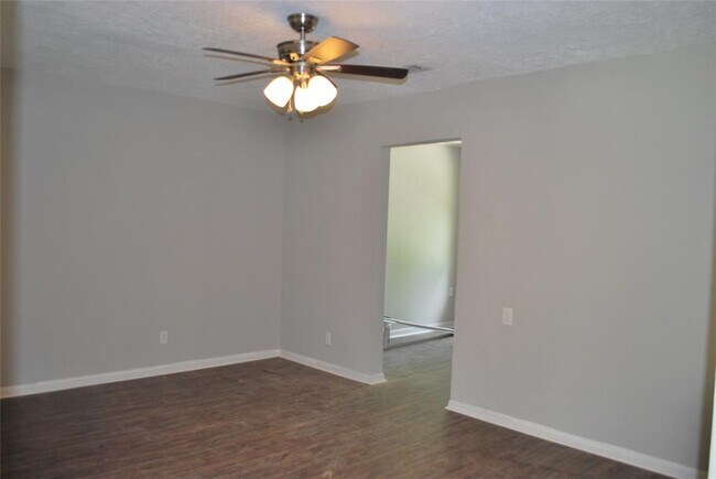 113 E Witcher Ln photo'