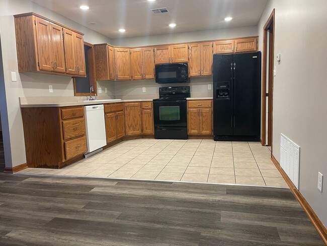 3420 NW 49th St in Topeka, KS - Building Photo - Building Photo