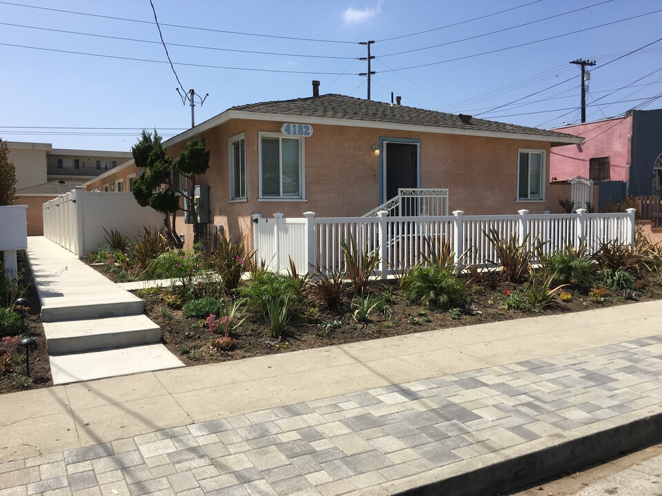 4182 W Broadway in Hawthorne, CA - Building Photo