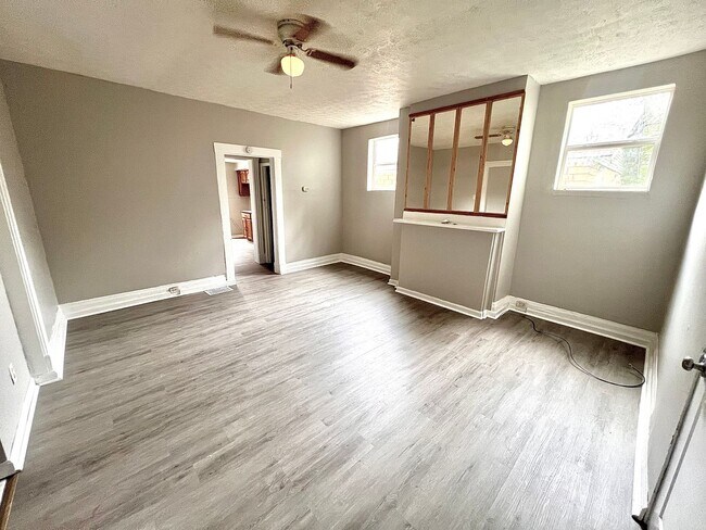 2011 7th Ave, Unit A in Beaver Falls, PA - Building Photo - Building Photo