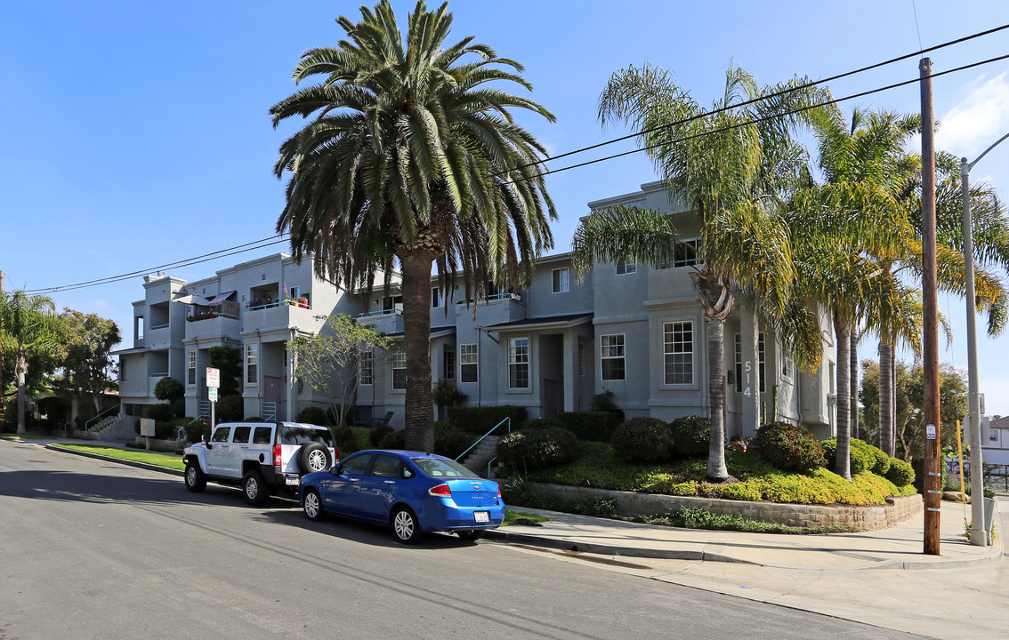 Casa del Rey Mar in Oceanside, CA - Building Photo