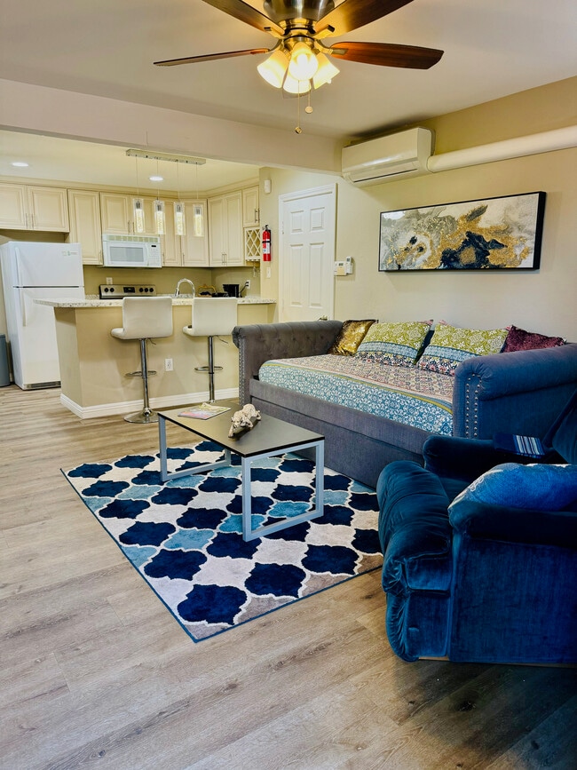 3456 Castle Glen Dr, Unit 165 in San Diego, CA - Building Photo - Building Photo