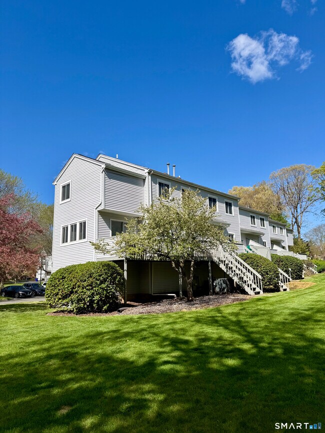 69 Northwest Dr in Plainville, CT - Building Photo - Building Photo