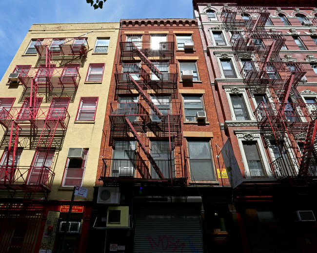 148 Baxter St in New York, NY - Foto de edificio - Building Photo