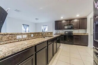 1118 Wynnmere Walk Ave in Ruskin, FL - Building Photo - Building Photo