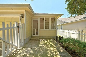 1049 King Cotton Ln in Round Rock, TX - Building Photo - Building Photo