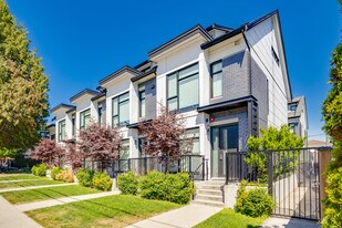 982 Park Dr in Vancouver, BC - Building Photo