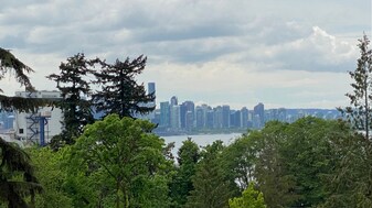 747 3rd St E in North Vancouver, BC - Building Photo