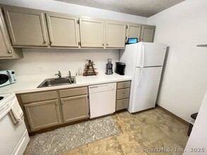963 High Path Rd in Windsor, CT - Building Photo - Building Photo