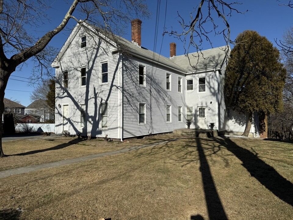 3 Main St in Kingston, MA - Building Photo