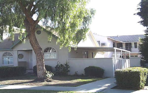 1048 Elm Ave in Glendale, CA - Building Photo - Building Photo